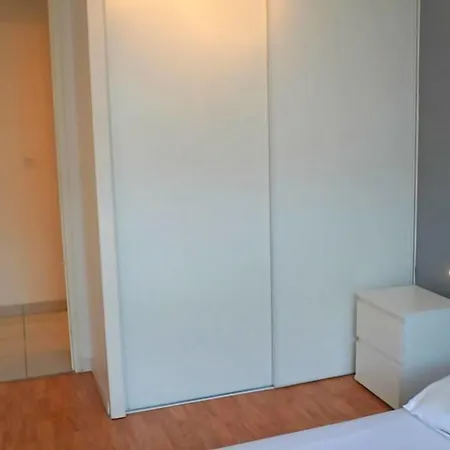 Superbe T2 De 50m2 Pres De Geneve A Julien En Genevois Ideal Pour Couple Avec 2 Enfants Jusqu'a 18 Ans *